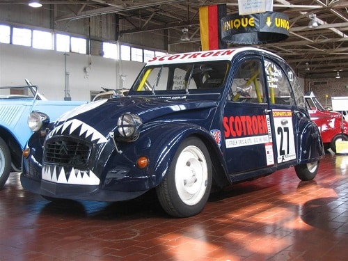 citroen_2cv_race_car_blue_shark_1980web1a.jpg