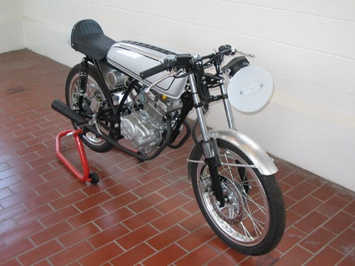 Honda_CB50R_2004_web01.jpg