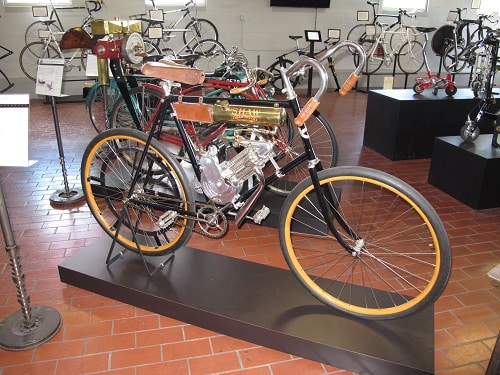 columbia-with-shaw-motor-1898-web1.JPG