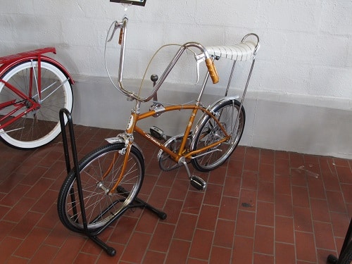 schwinn-stingray-fastback-1956.JPG